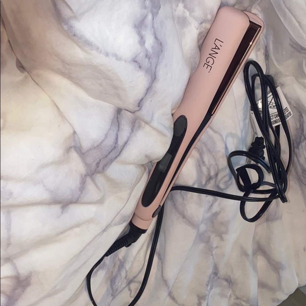 L’ange straightener. Flat iron. Never used !!!!
